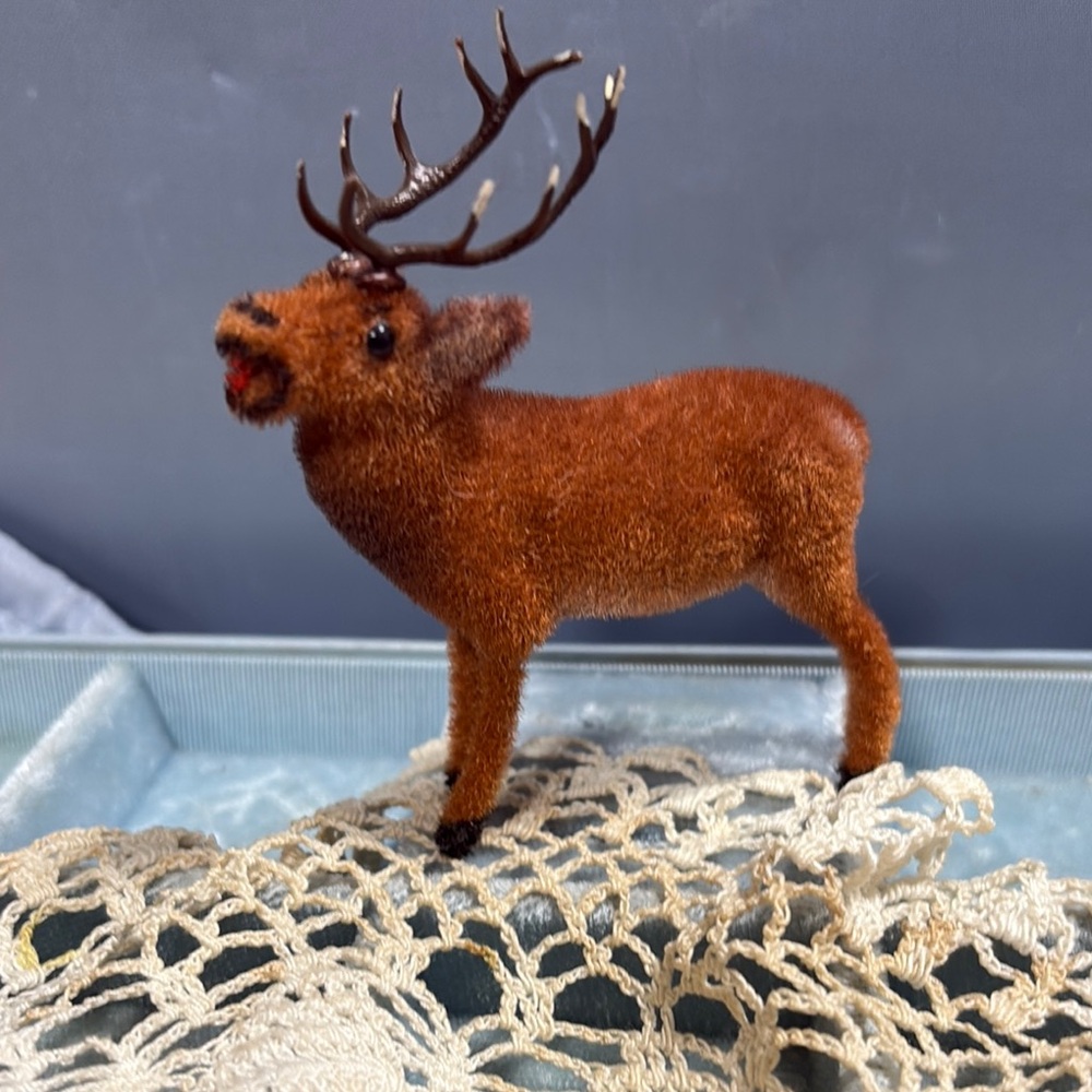Vintage  Wagner Kunstlerschutz flocked deer figurine from West Germany. 
R